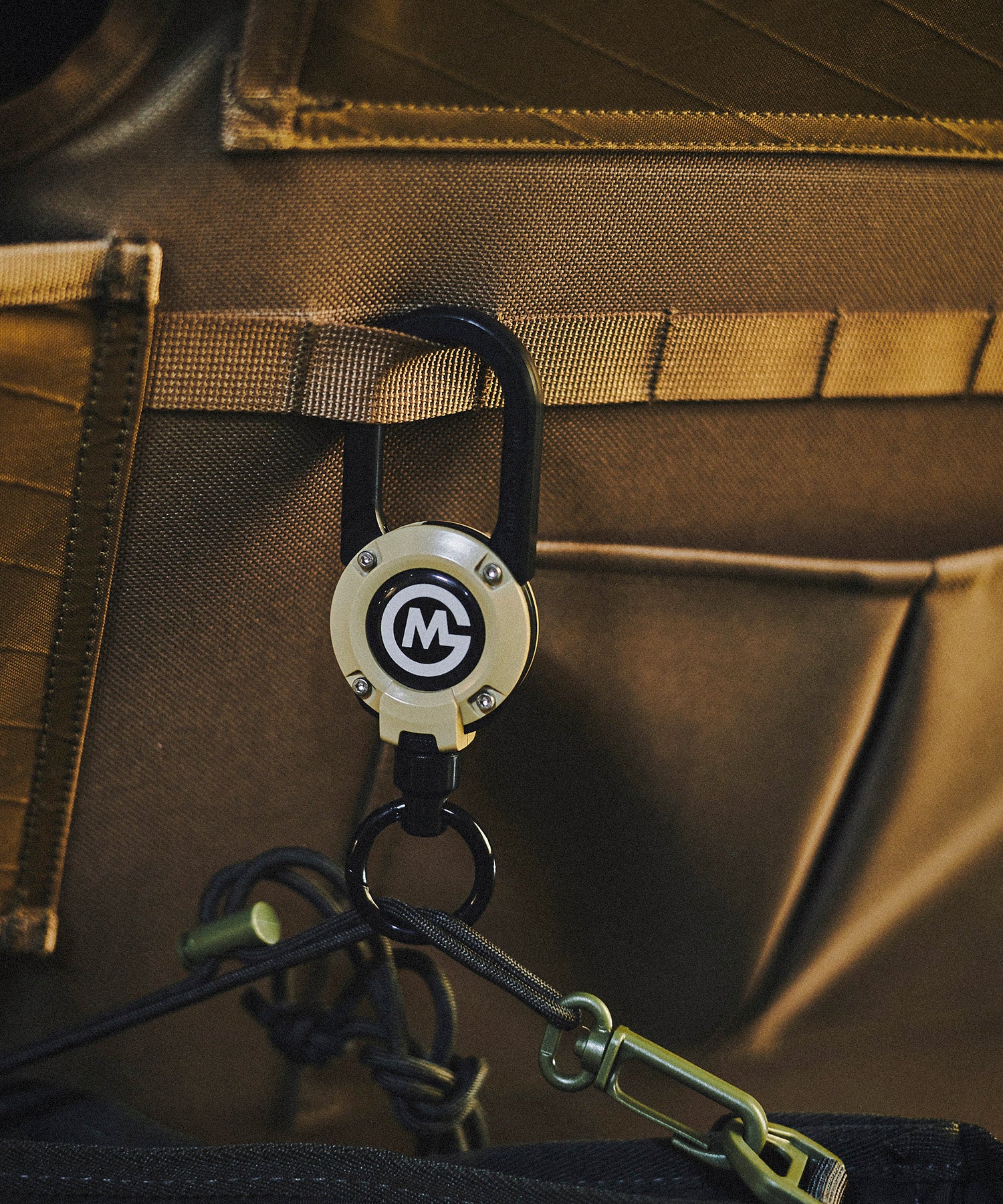 おしゃれ おすすめ マグネット内蔵 カラビナ付き コード リール キーホルダー