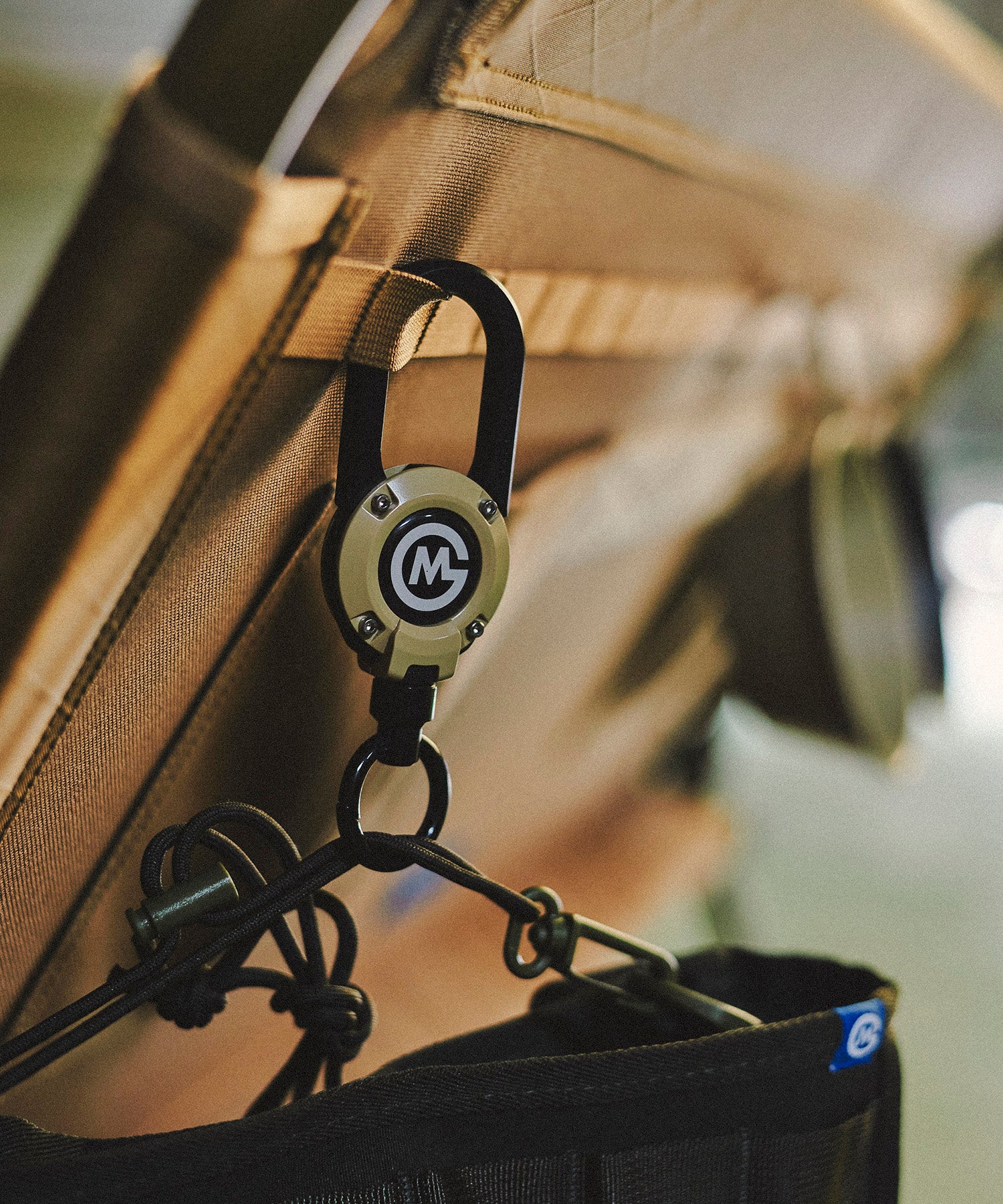 おしゃれ おすすめ マグネット内蔵 カラビナ付き コード リール キーホルダー