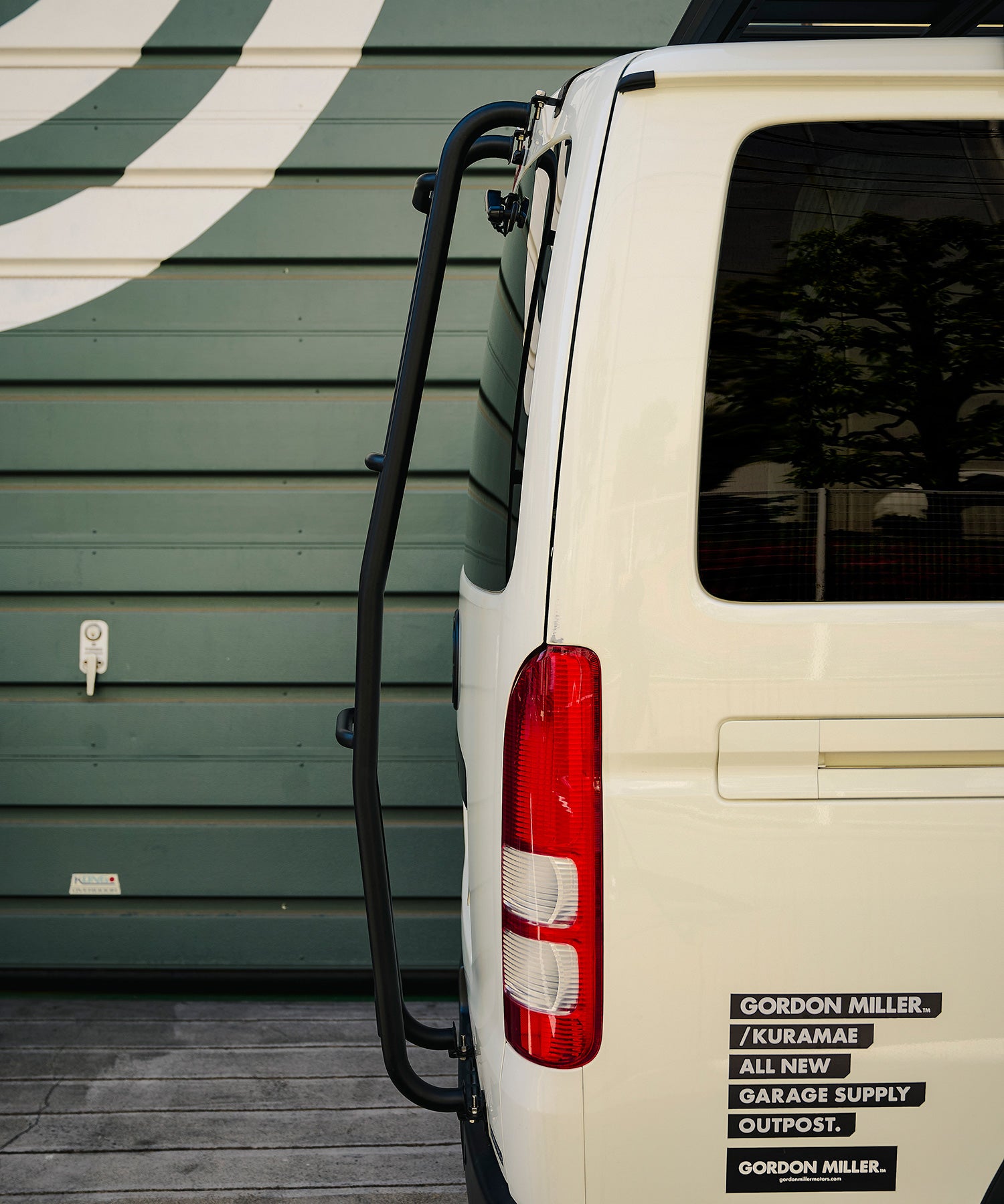 おしゃれ おすすめ カー用品 ハイエース用 リアラダー 便利グッズ オートバックス