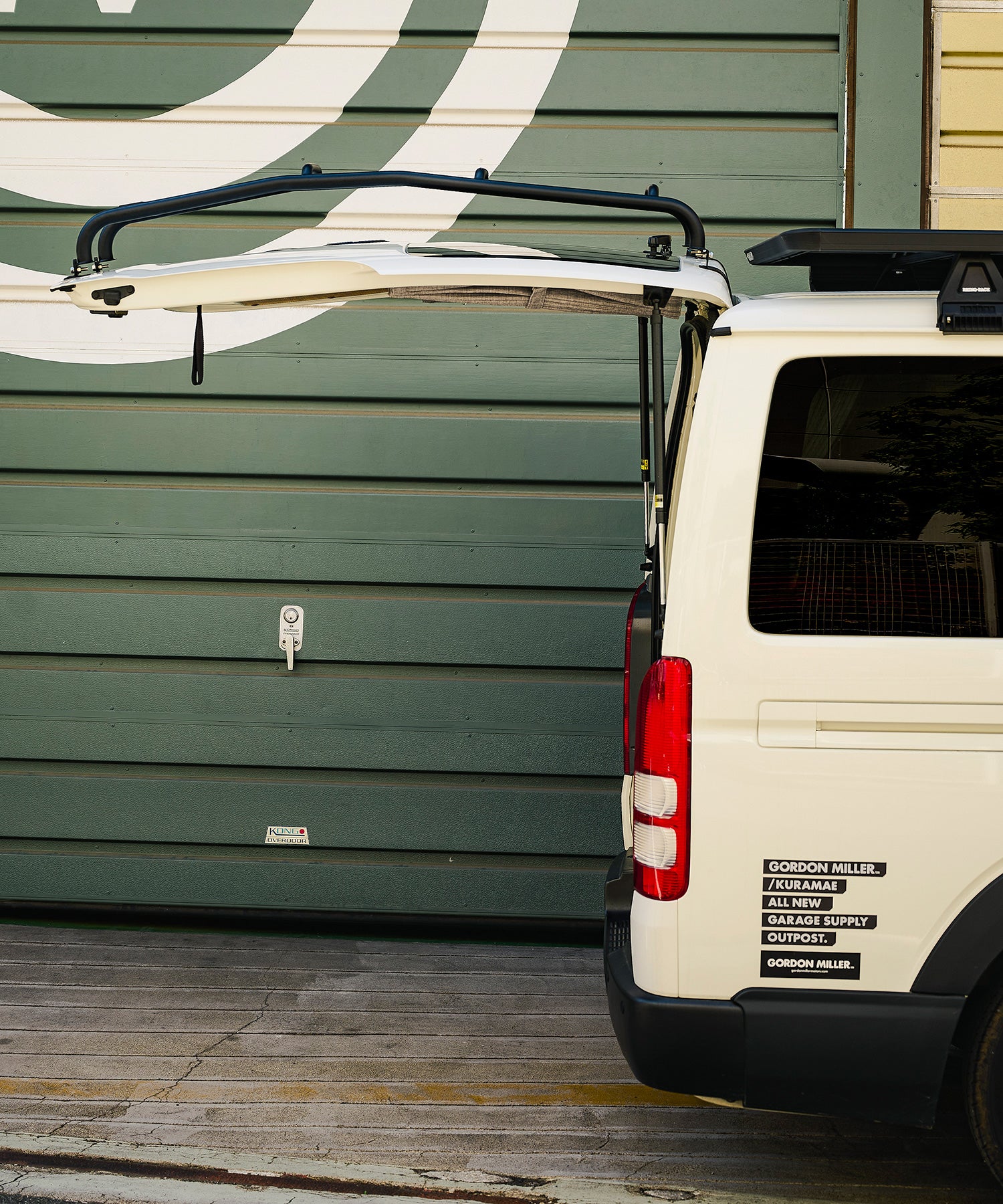 おしゃれ おすすめ カー用品 ハイエース用 リアラダー 便利グッズ オートバックス