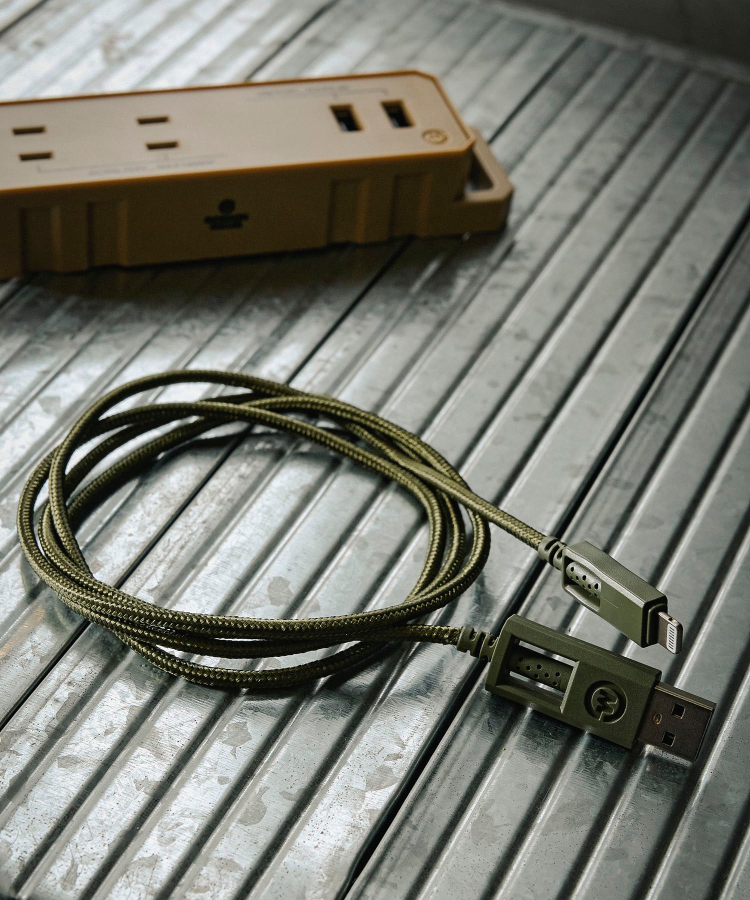 おしゃれ おすすめ カー用品 USBケーブル タイプA ライトニング 充電器 便利グッズ