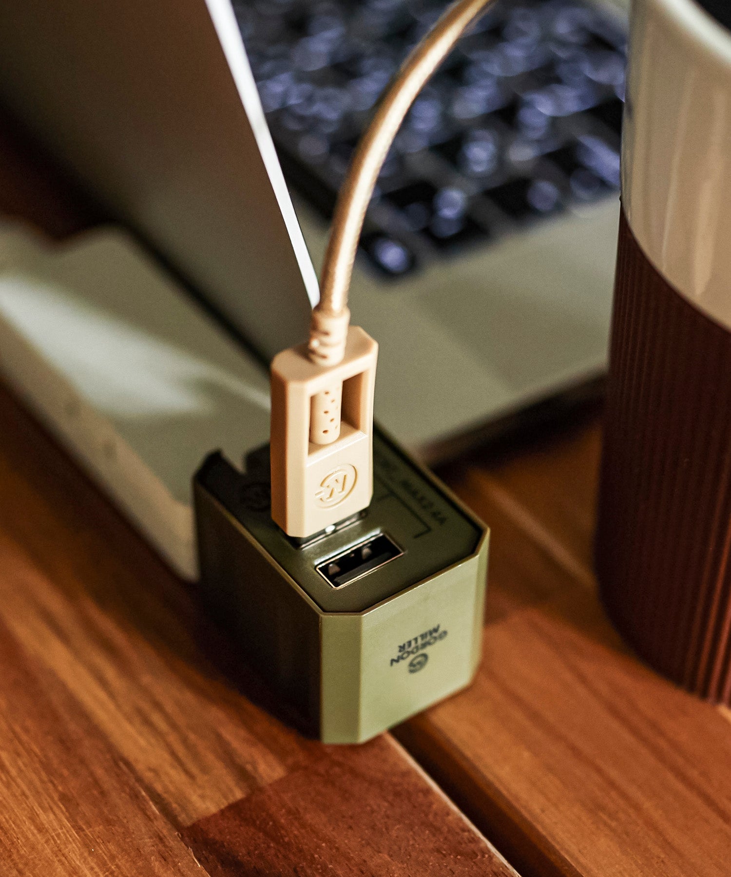 おしゃれ おすすめ カー用品 USBポート 2ポート コンパクト 充電器 便利グッズ