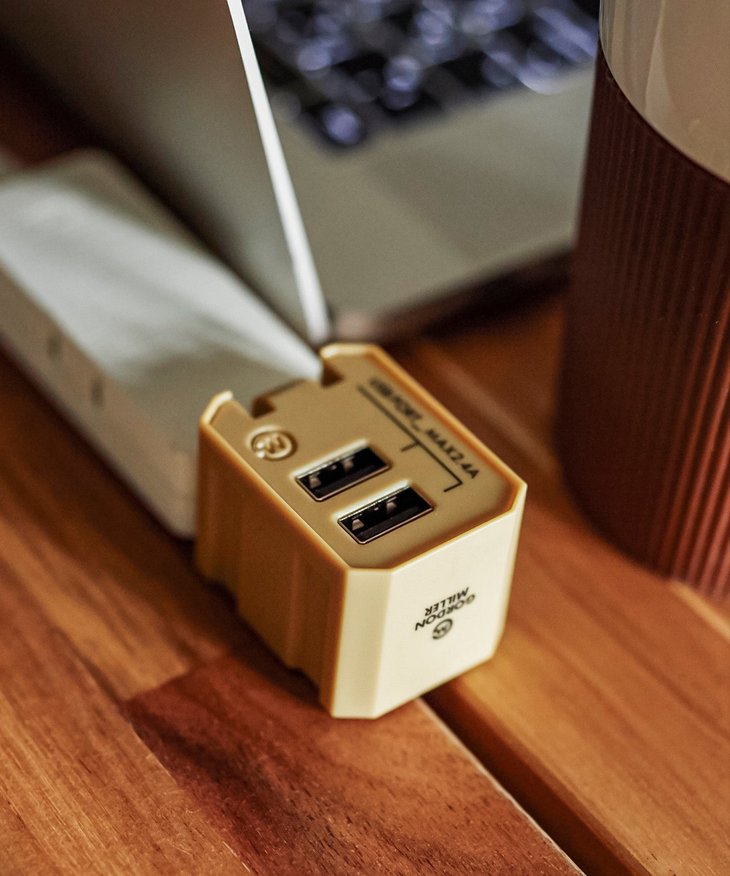 おしゃれ おすすめ カー用品 USBポート 2ポート コンパクト 充電器 便利グッズ