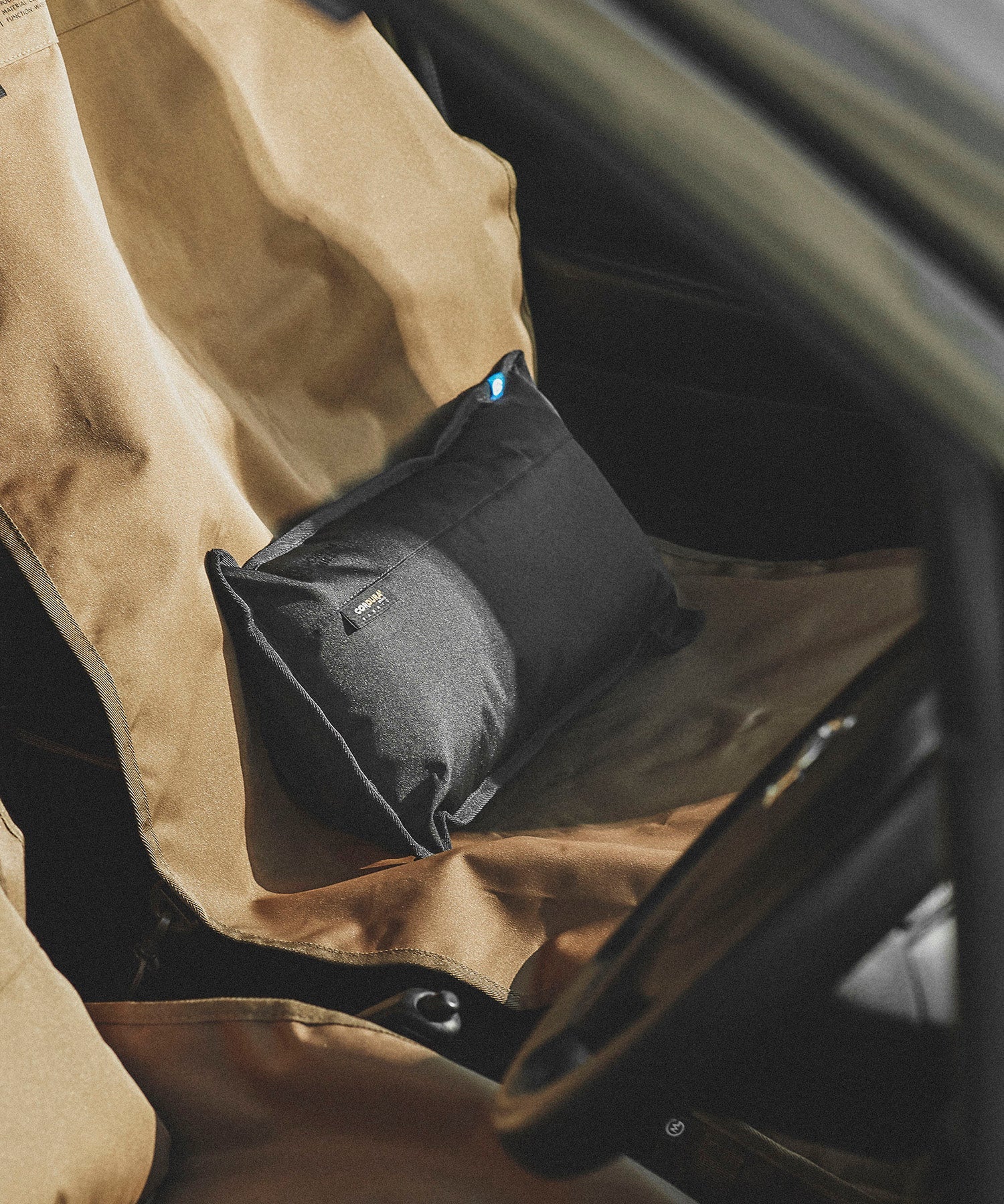 おしゃれ おすすめ カー用品 コーデュラ ハーフ クッション 汎用 便利グッズ