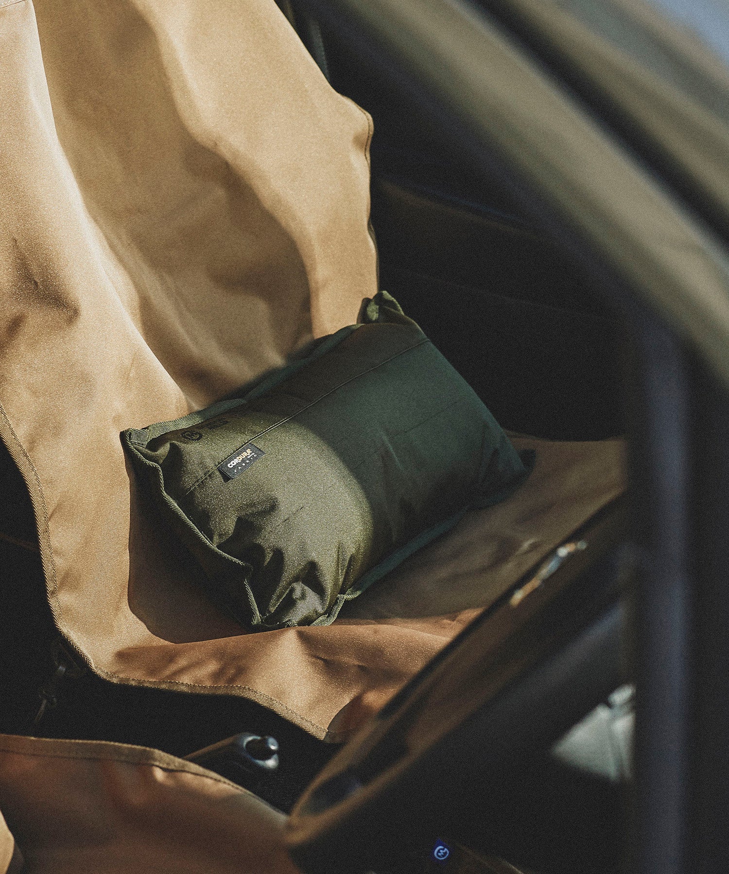 おしゃれ おすすめ カー用品 コーデュラ ハーフ クッション 汎用 便利グッズ