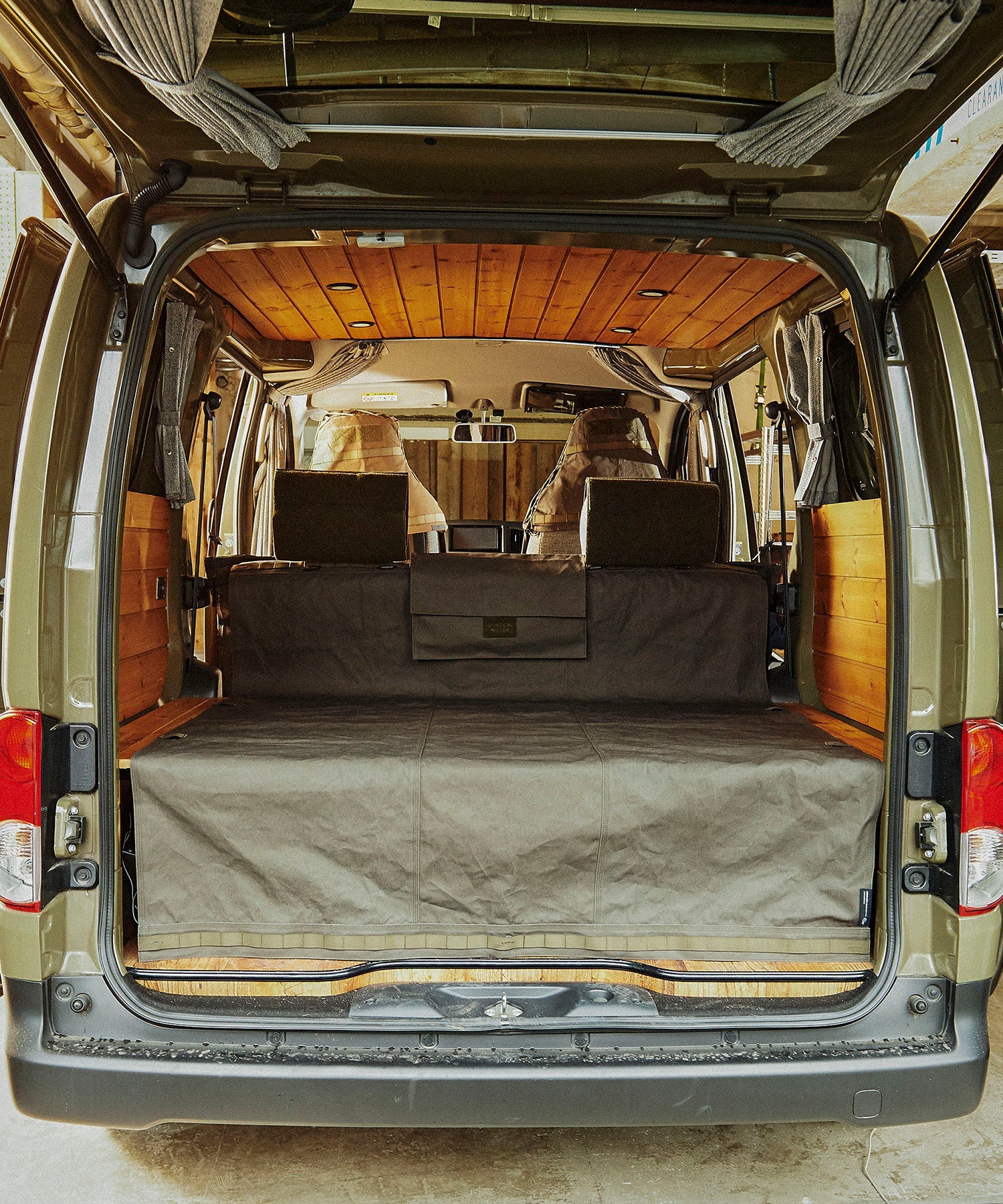 おしゃれ おすすめ カー用品 車 かけるだけ キャンバス 防水 汎用 ラゲッジシート