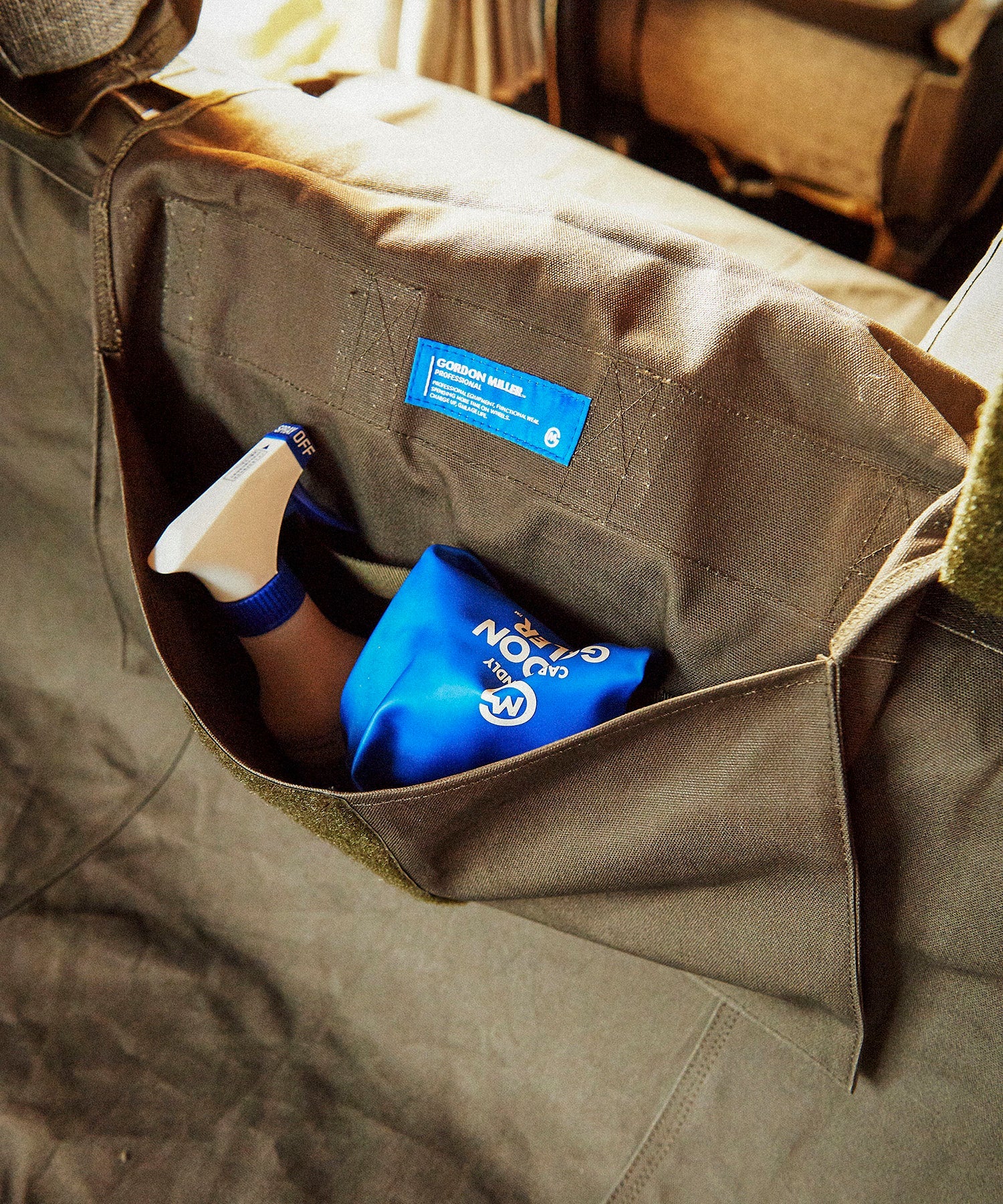 おしゃれ おすすめ カー用品 車 かけるだけ キャンバス 防水 汎用 ラゲッジシート