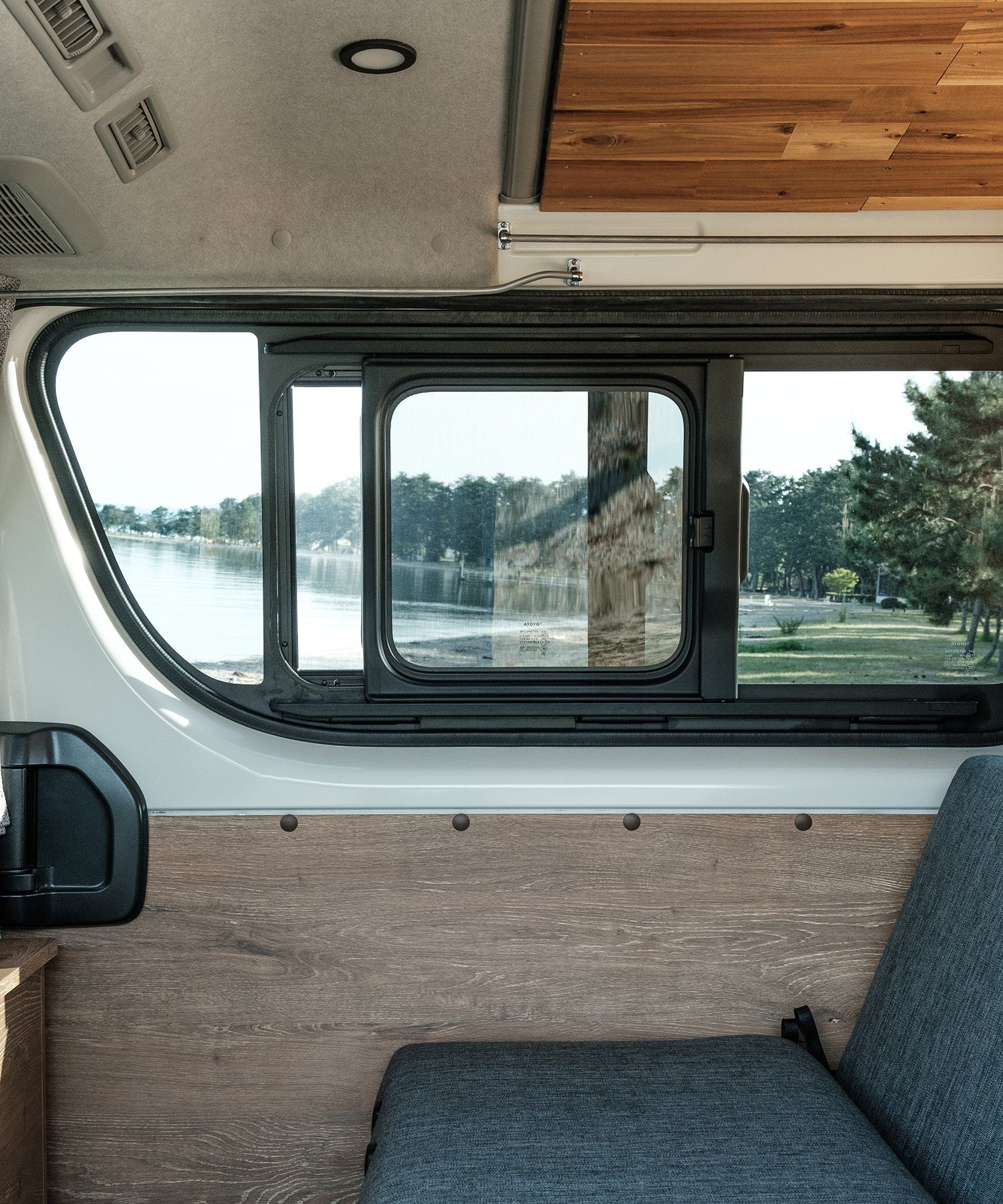 おしゃれ おすすめ カー用品 網戸 アルミ スクリーン サッシ ハイエース カスタム