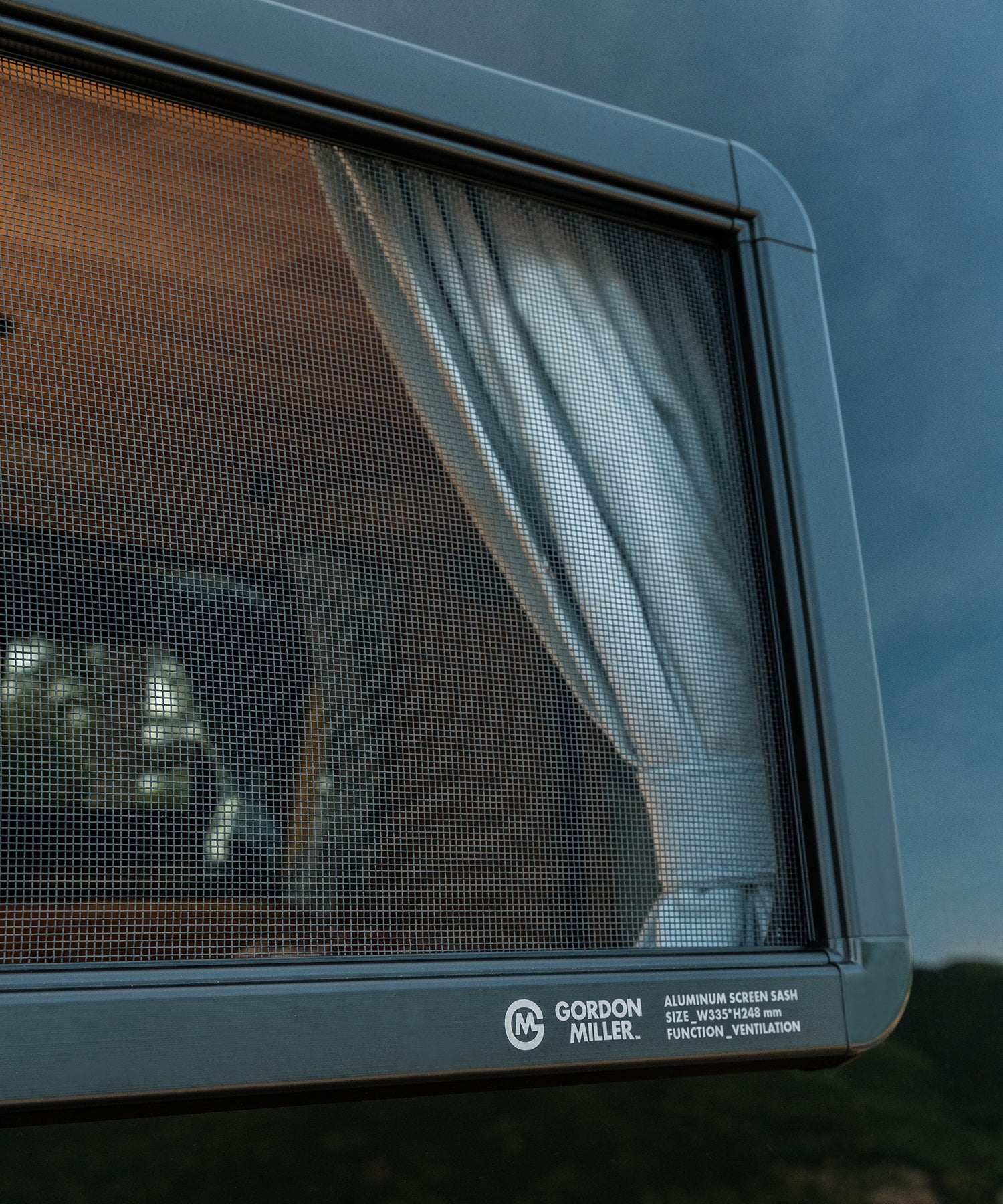 おしゃれ おすすめ カー用品 網戸 アルミ スクリーン サッシ NV200 カスタム