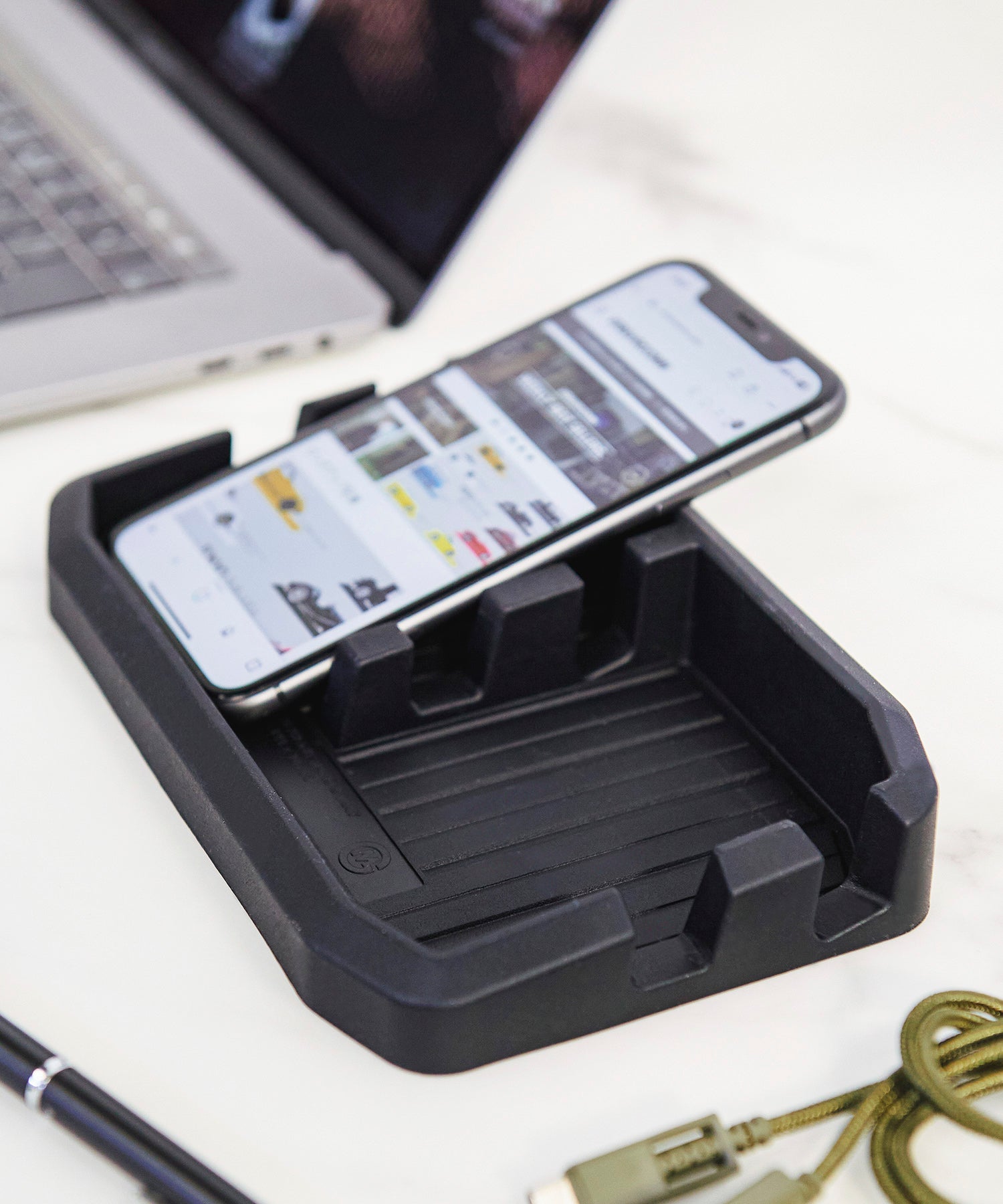 おしゃれ おすすめ カー用品 スマホ スタンド トレイ 便利グッズ 汎用