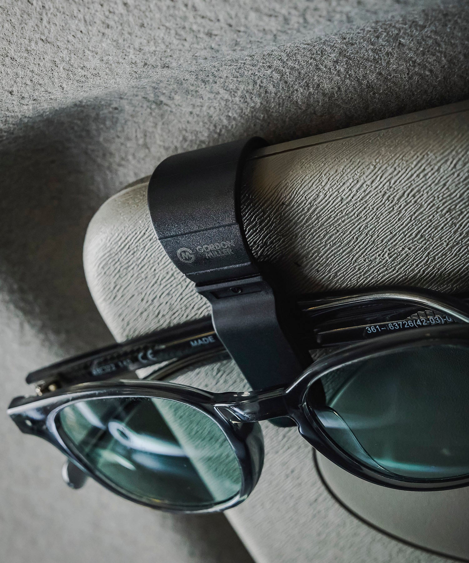 サングラスホルダー – GORDON MILLER