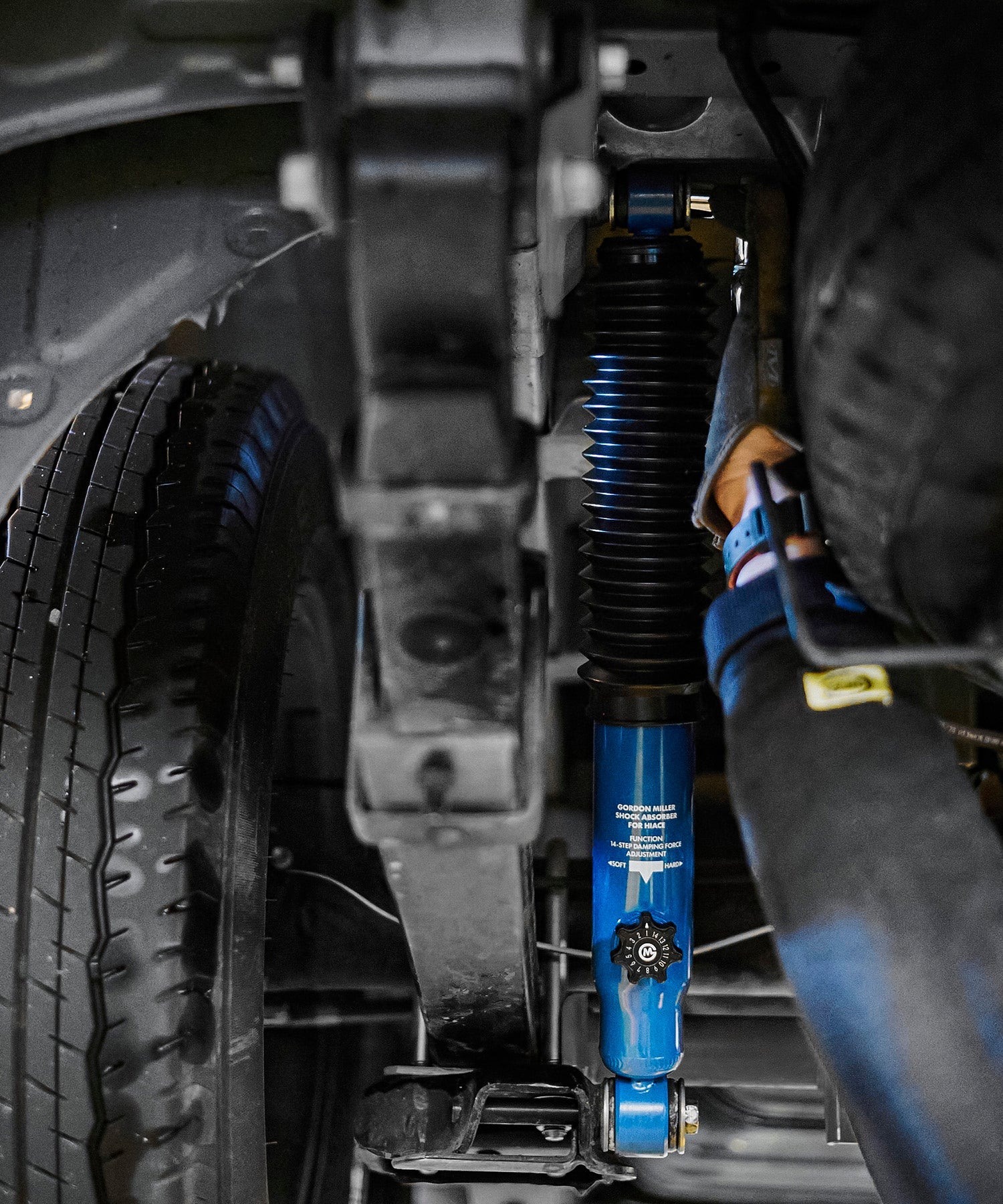 おしゃれ おすすめ カー用品 ショックアブソーバ セット ハイエース カスタム