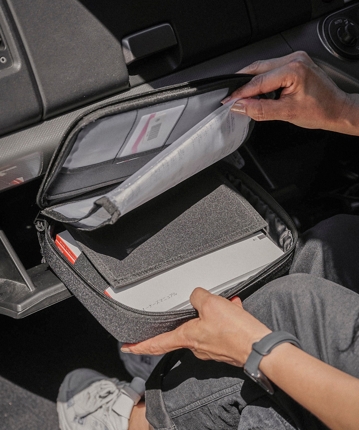 おしゃれ おすすめ カー用品 コーデュラ 車検証ポーチ 便利グッズ オートバックス