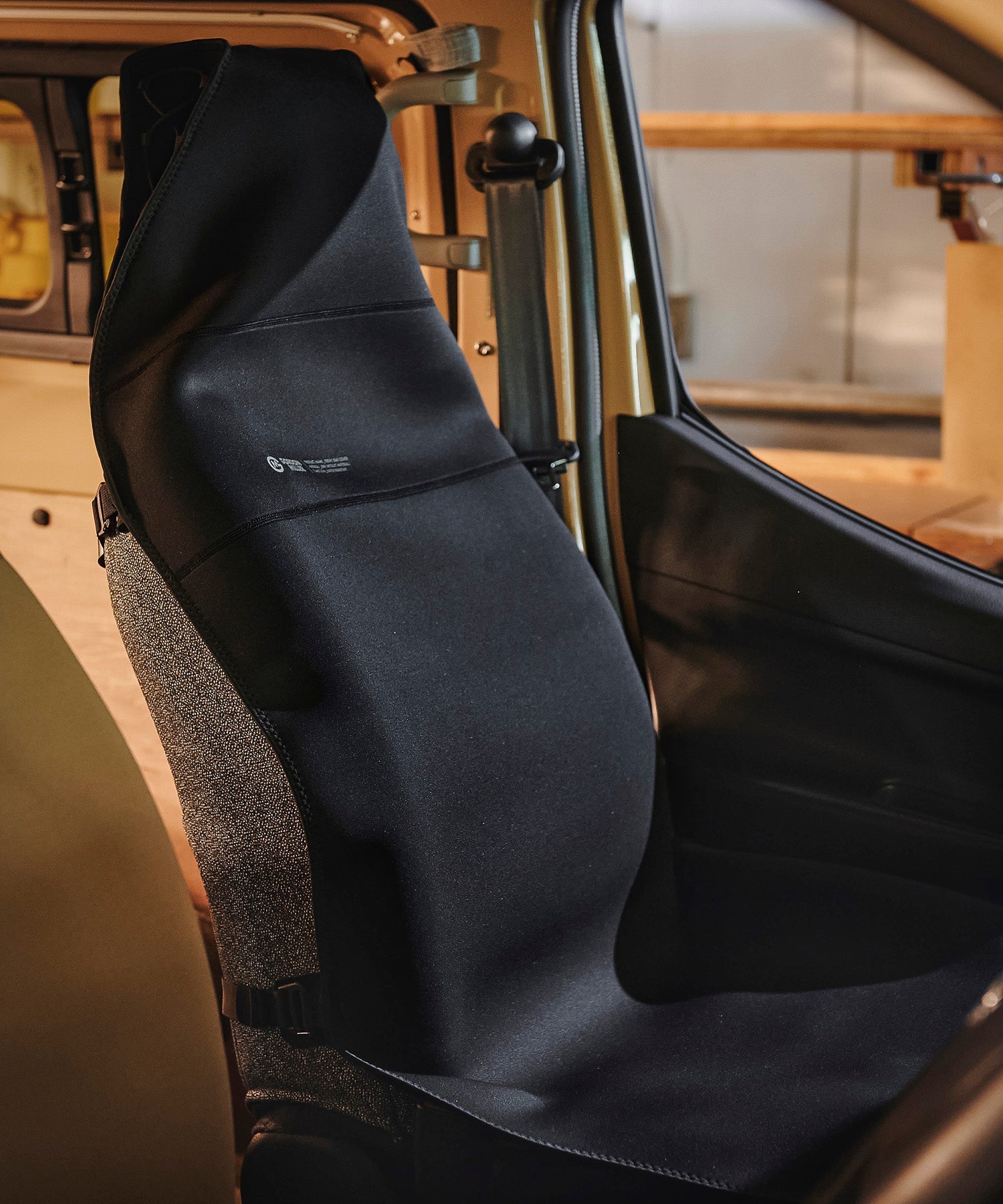 おしゃれ おすすめ カー用品 車 かけるだけ SBR 防水 汎用 フロント シートカバー