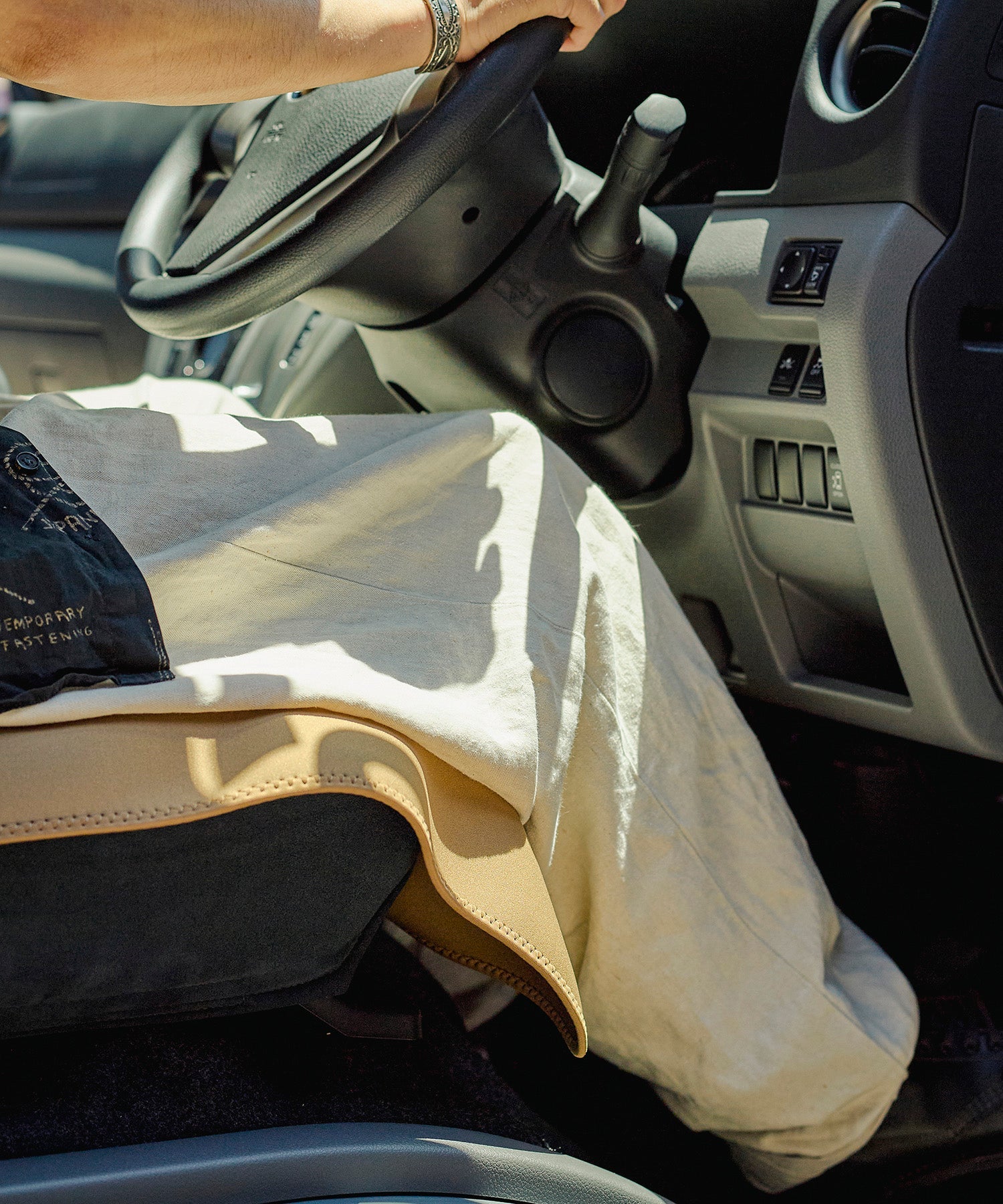 おしゃれ おすすめ カー用品 車 かけるだけ SBR 防水 汎用 フロント シートカバー