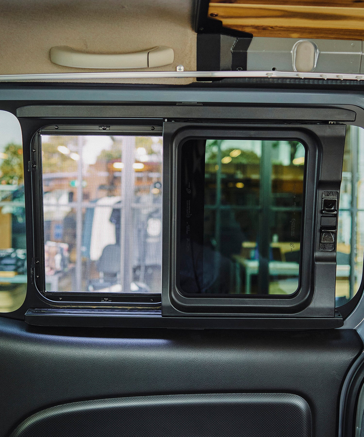 おしゃれ おすすめ カー用品 網戸 アルミ スクリーン サッシ キャラバン カスタム