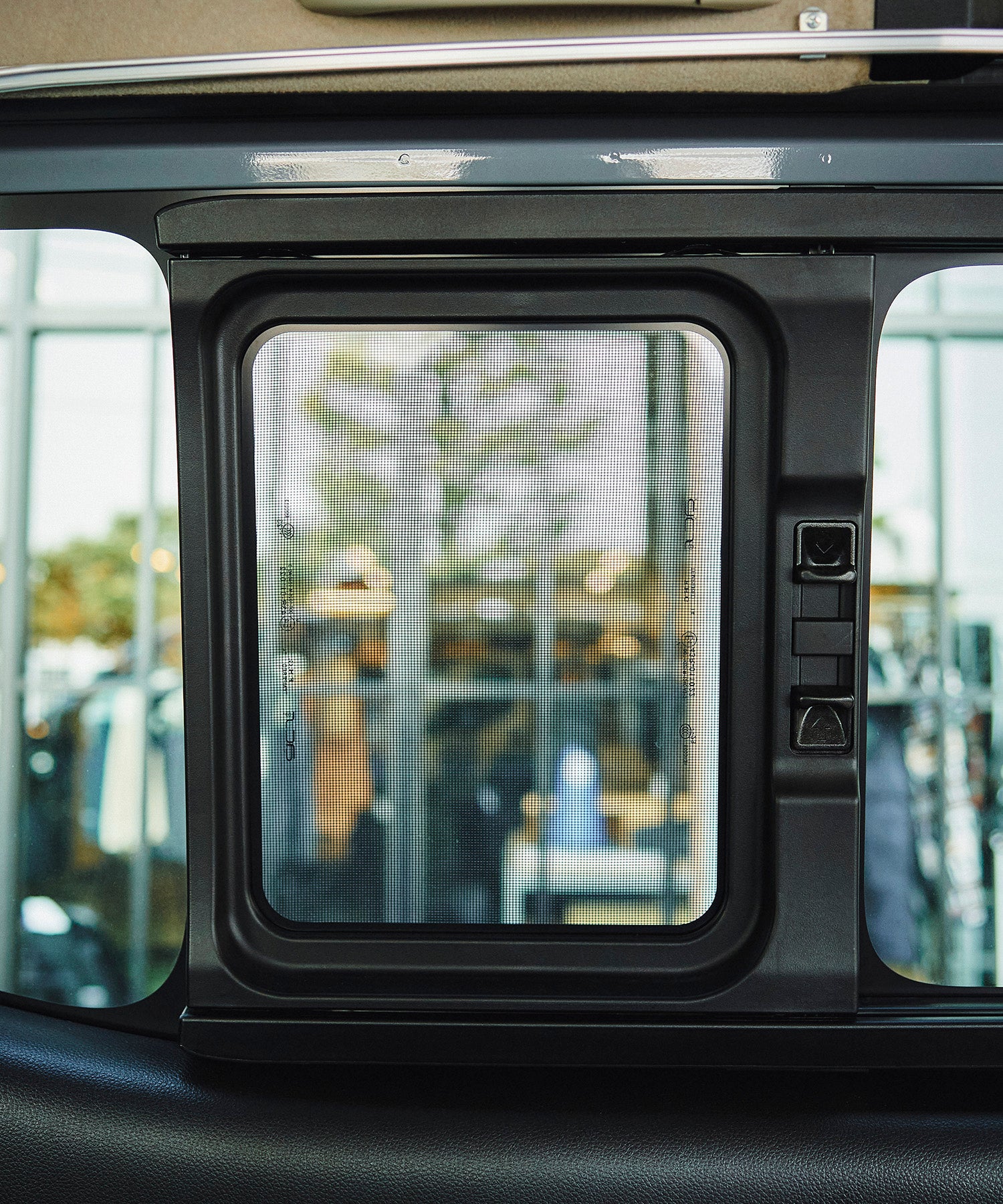 おしゃれ おすすめ カー用品 網戸 アルミ スクリーン サッシ キャラバン カスタム