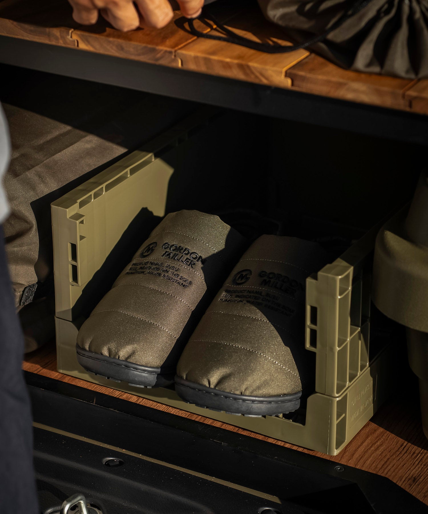 収納 ハード収納 折りたためる シューズ ボックス コンテナ SUBU スリッパ サンダル FLINE Fライン キャンプ アウトドア コーデュラ 別注 おしゃれ おすすめ 焚火 車中泊 履き替え