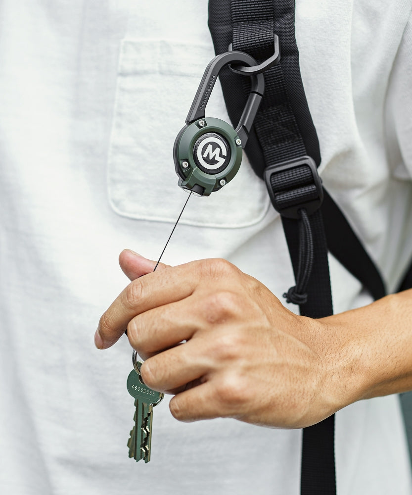 おしゃれ おすすめ マグネット内蔵 カラビナ付き コード リール キーホルダー