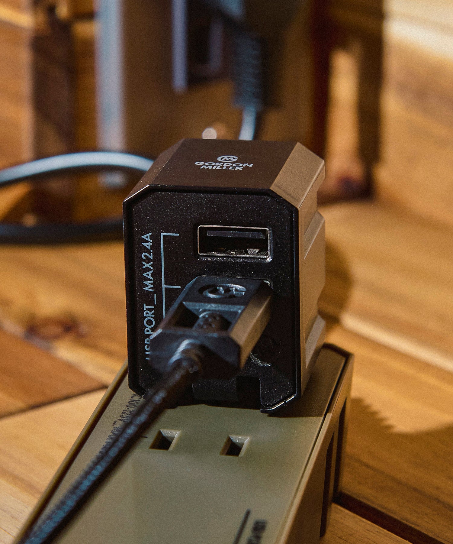 コンパクトキューブチャージャー – GORDON MILLER