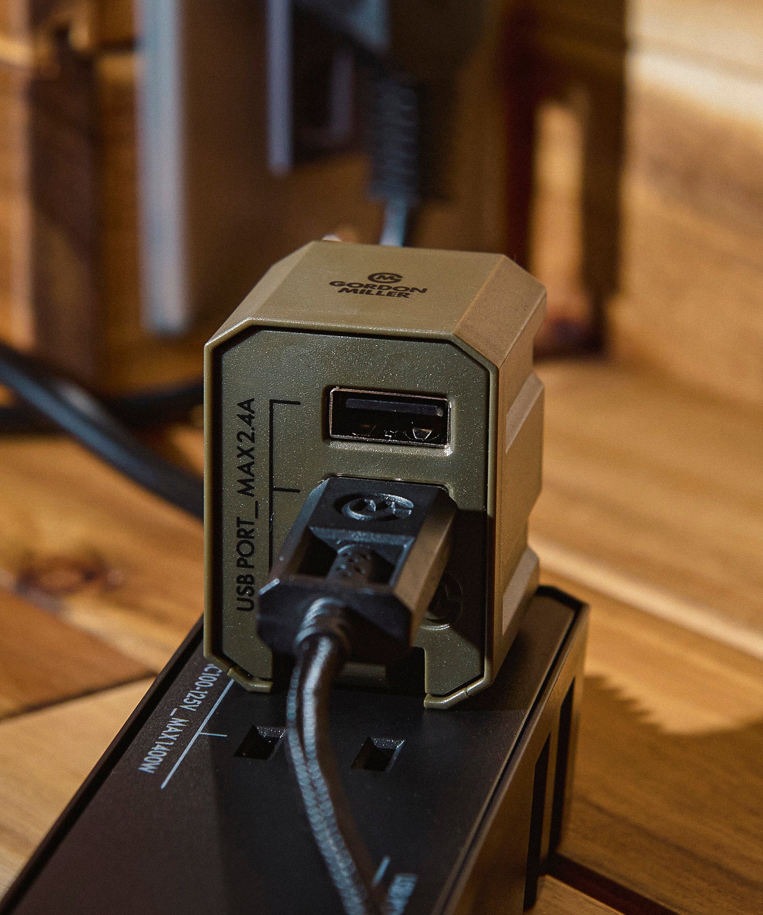 コンパクトキューブチャージャー – GORDON MILLER