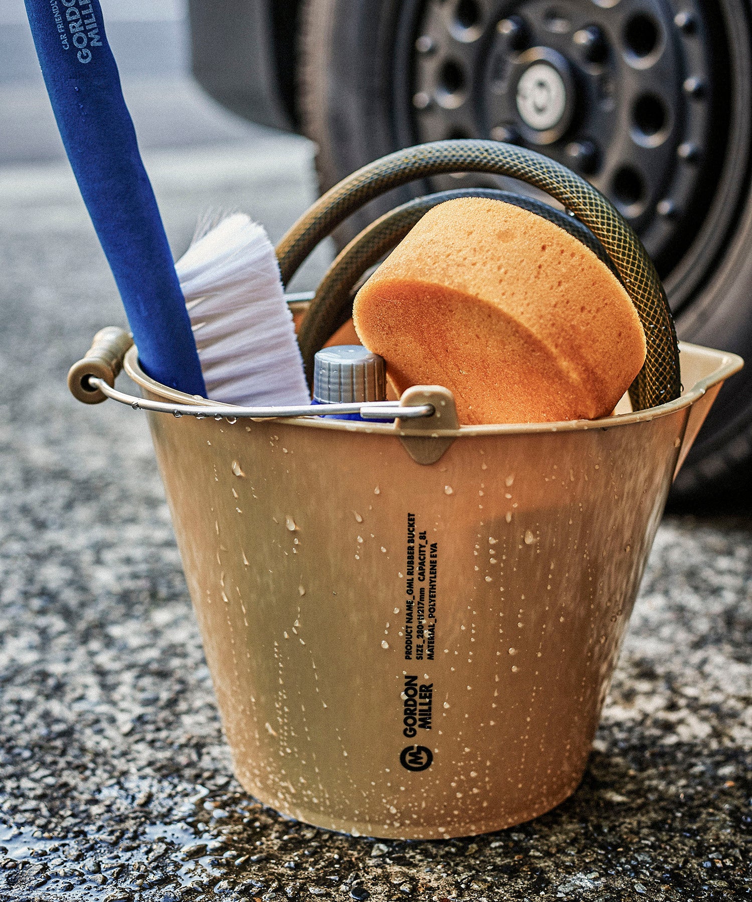 かすうどん専用洗車アイテム おしゃれで機能的なバケツやブラシ、スポンジといったおすすめ洗車用品