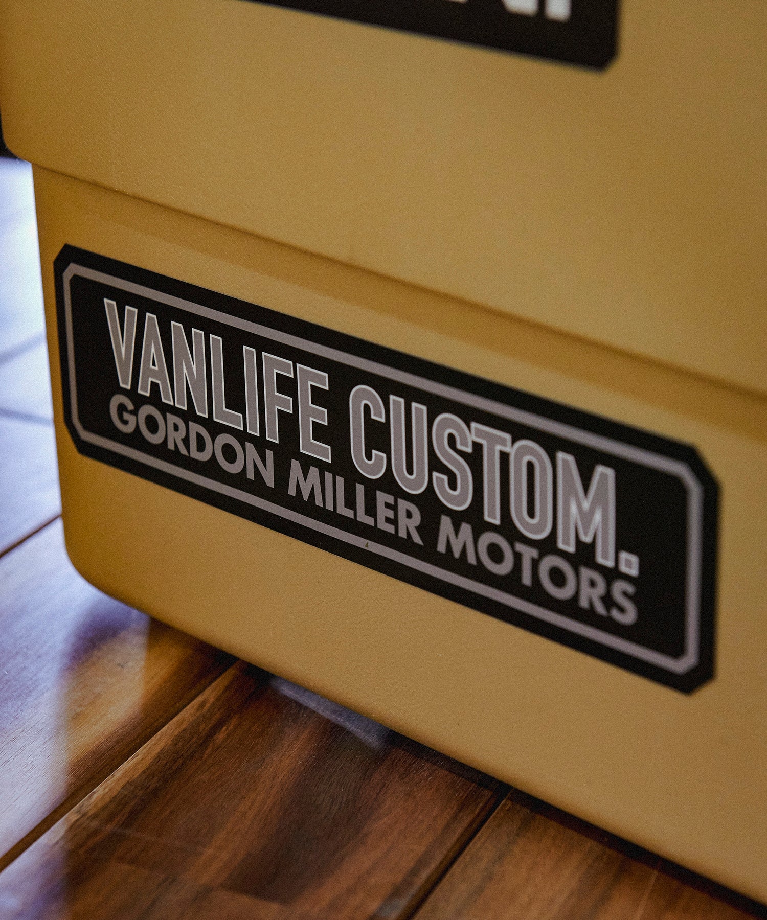 ステッカー VANLIFE CUSTOM – GORDON MILLER